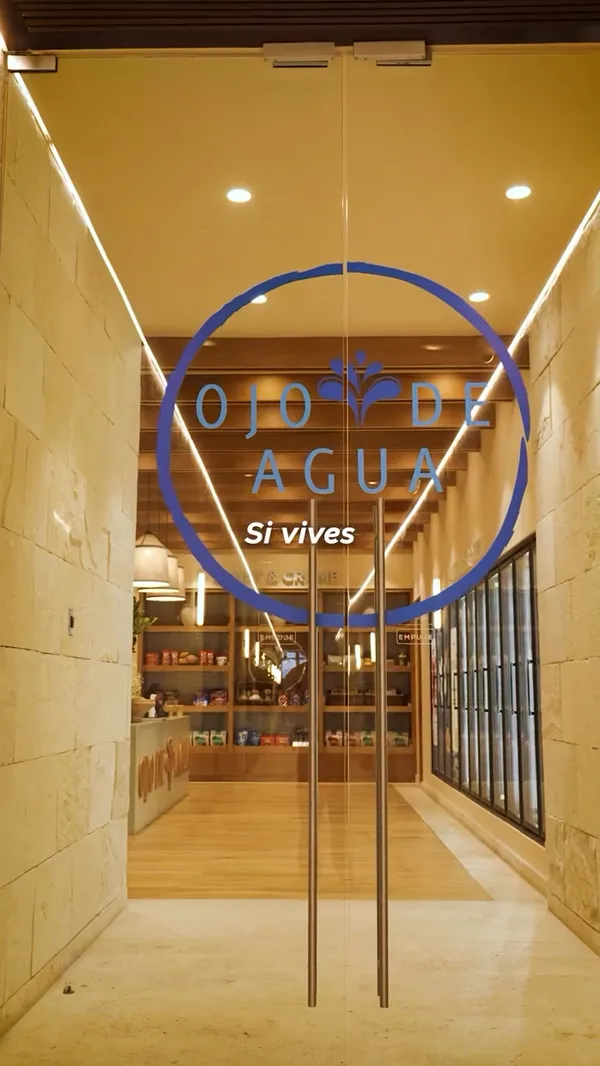 Restaurante Ojo de Agua en planta baja de Origina Santa Fe